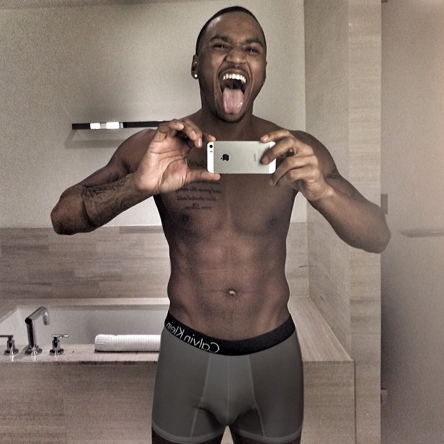 OH MY TRIGGA…..TREY SONGZ SHOWS OFF HIS PACKAGE! iPower 92.1/104.1 FM