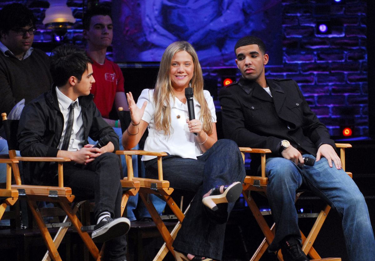 Rosie O'Donnell Hosts Teen Issues Panel With The Casts of 'Degrassi' and 'Spring Awakening'