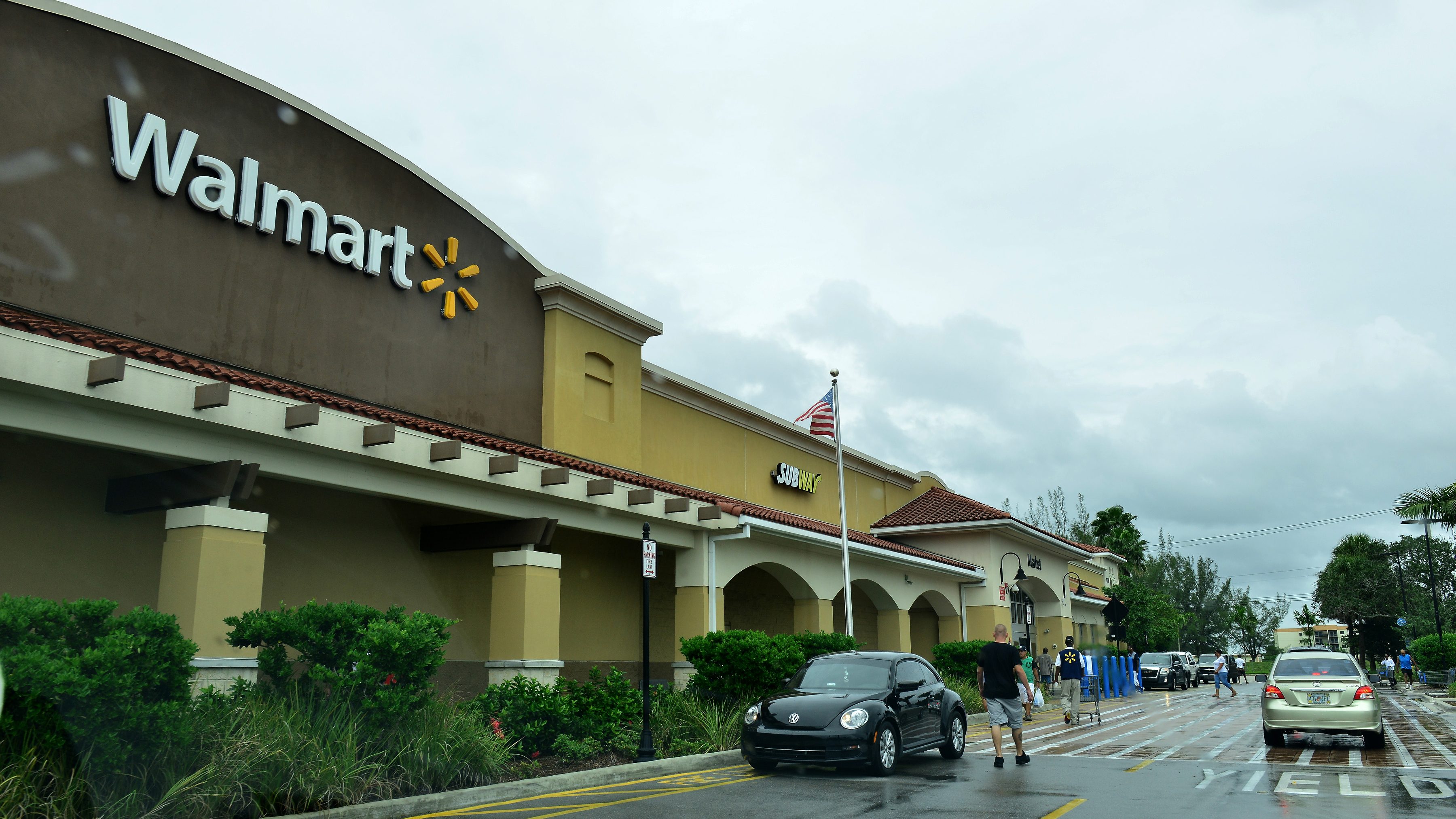 Florida prepares for Hurricane Matthew